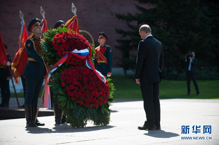 （國際）（3）普京向無名烈士墓獻花圈紀念衛國戰爭勝利