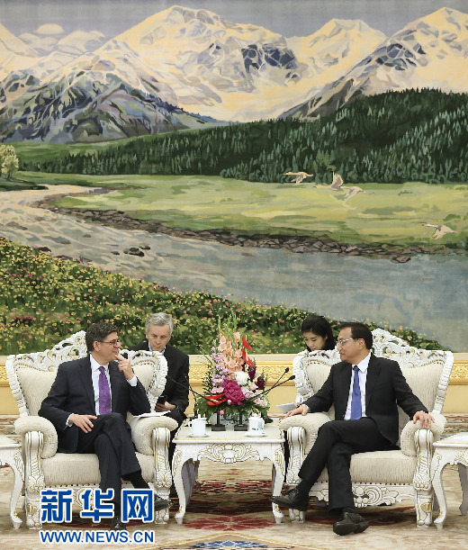 5月13日，國務院總理李克強在北京人民大會堂會見美國總統特別代表、財政部長雅各布·盧。 新華社記者龐興雷攝