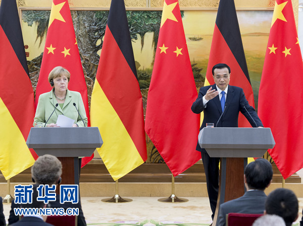 7月7日，國務院總理李克強在北京人民大會堂與德國總理默克爾舉行會談。這是會談後，李克強與默克爾共同會見記者。 新華社記者 王曄 攝 