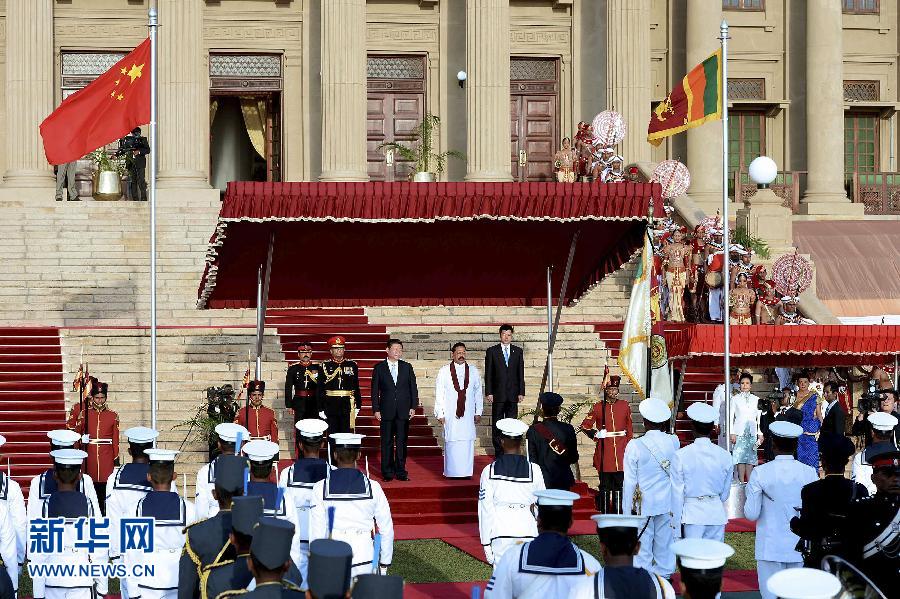 9月16日，斯裏蘭卡總統拉賈帕克薩在科倫坡為國家主席習近平舉行盛大歡迎儀式。 新華社記者李濤攝 