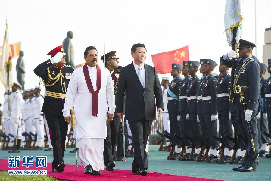 9月16日，斯裏蘭卡總統拉賈帕克薩在科倫坡為國家主席習近平舉行盛大歡迎儀式。 新華社記者黃敬文攝