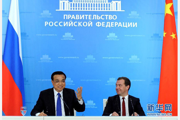 10月13日，中國國務院總理李克強與俄羅斯總理梅德韋傑夫在莫斯科舉行中俄總理第十九次定期會晤後共同會見記者。 新華社記者 饒愛民 攝