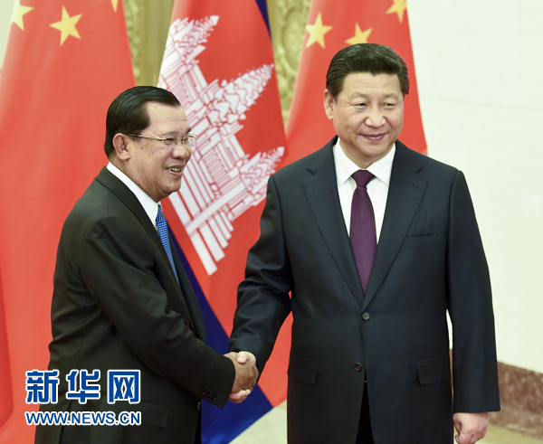 11月7日，國家主席習近平在北京人民大會堂會見柬埔寨首相洪森。新華社記者 劉建生 攝 