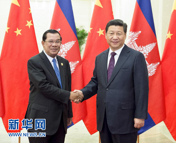 11月7日，中國國家主席習近平在北京人民大會堂會見柬埔寨首相洪森。新華社記者 王曄 攝 