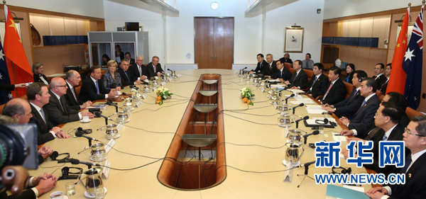  11月17日，中國國家主席習近平與澳大利亞總理阿博特在澳大利亞首都堪培拉舉行會談。 新華社記者龐興雷 攝 