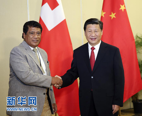 11月22日，國家主席習近平在斐濟楠迪會見東加首相圖伊瓦卡諾。新華社記者丁林攝 