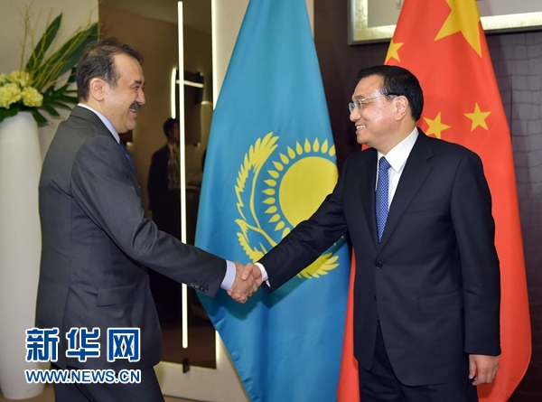 1月21日，中國國務院總理李克強在瑞士達沃斯會見哈薩克斯坦總理馬西莫夫。 新華社記者 李濤 攝
