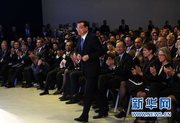 1月21日，中國國務院總理李克強在瑞士達沃斯舉行的世界經濟論壇全會發表特別致辭並回答提問。 新華社記者 劉衛兵 攝