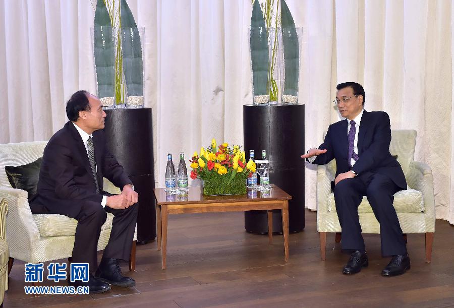 1月22日，中國國務院總理李克強在瑞士蘇黎世會見國際電信聯盟秘書長趙厚麟。 新華社記者 李濤 攝