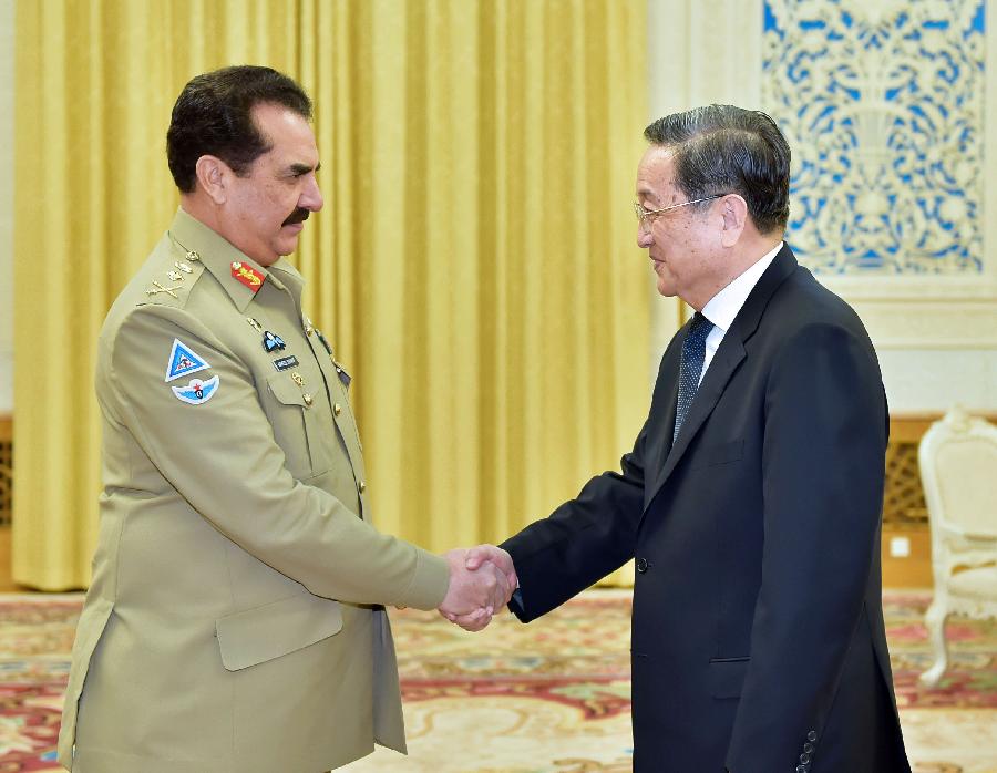 1月26日，中國全國政協主席俞正聲在北京人民大會堂會見來訪的巴基斯坦陸軍參謀長拉希勒。 新華社記者李濤攝 