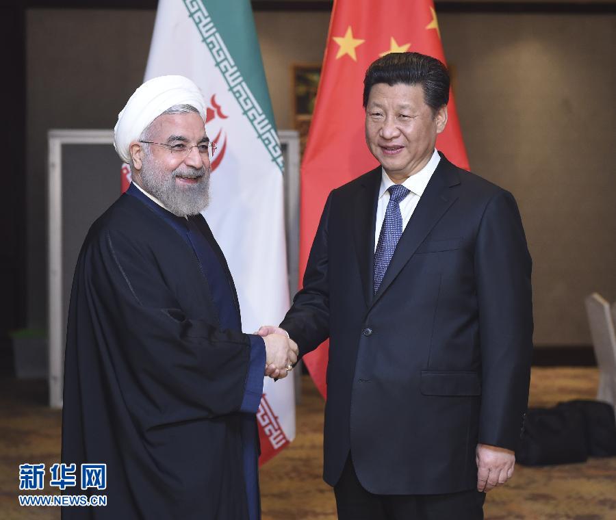 4月23日，國家主席習近平在雅加達會見伊朗總統魯哈尼。 新華社記者 張鐸 攝