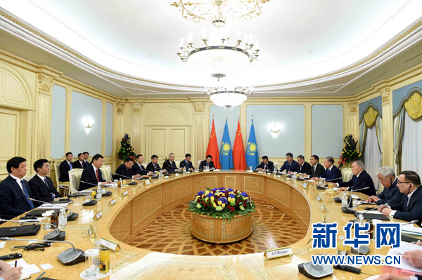 5月7日，國家主席習近平在阿斯塔納同哈薩克斯坦總統納扎爾巴耶夫舉行會談。 新華社記者 饒愛民 攝 