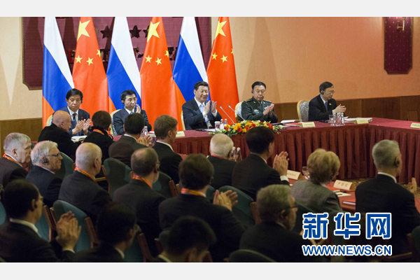 5月8日，國家主席習近平在莫斯科會見俄羅斯援華專家和親屬代表。 新華社記者 黃敬文 攝