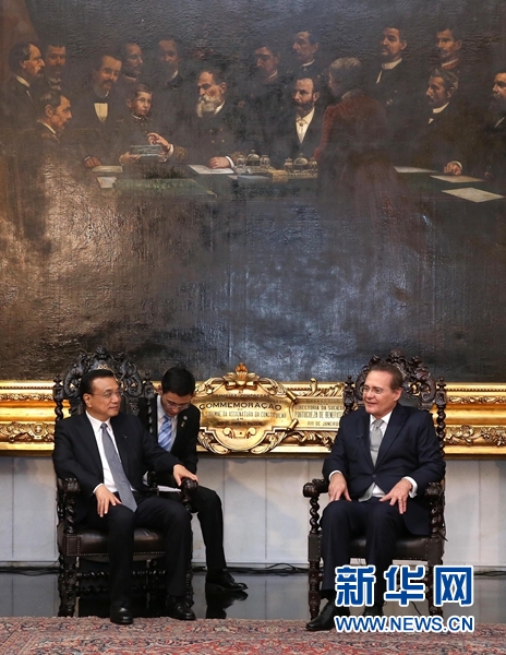 當地時間5月19日下午，中國國務院總理李克強在巴西利亞國會大廈會見巴西參議長卡列羅斯。 新華社記者 龐興雷 攝