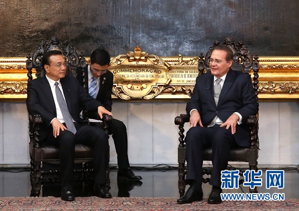 當地時間5月19日下午，中國國務院總理李克強在巴西利亞國會大廈會見巴西參議長卡列羅斯。 新華社記者 龐興雷 攝 