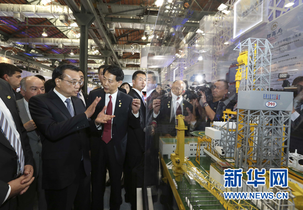 當地時間5月20日上午，中國國務院總理李克強在裏約熱內盧參觀中國裝備制造業展覽。 新華社記者丁林攝 