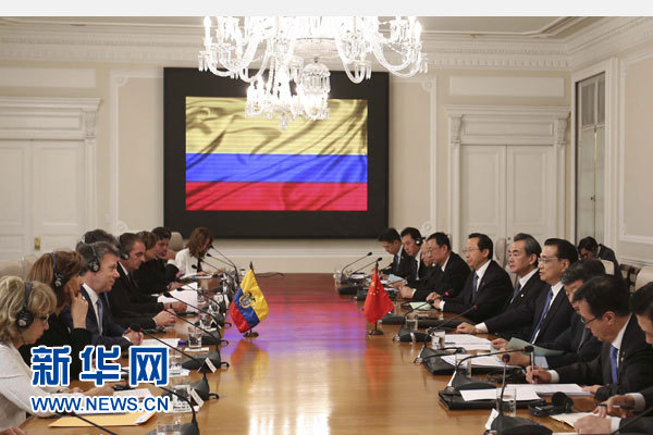 當地時間5月21日下午，中國國務院總理李克強在波哥大總統府同哥倫比亞總統桑托斯舉行會談。 新華社記者丁林攝