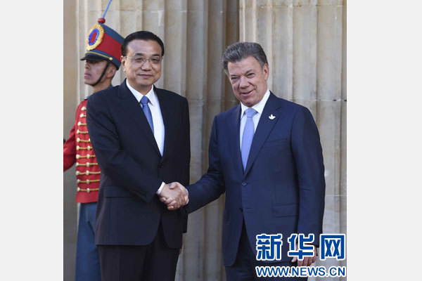當地時間5月21日下午，中國國務院總理李克強在波哥大總統府同哥倫比亞總統桑托斯舉行會談。 新華社記者 張鐸 攝