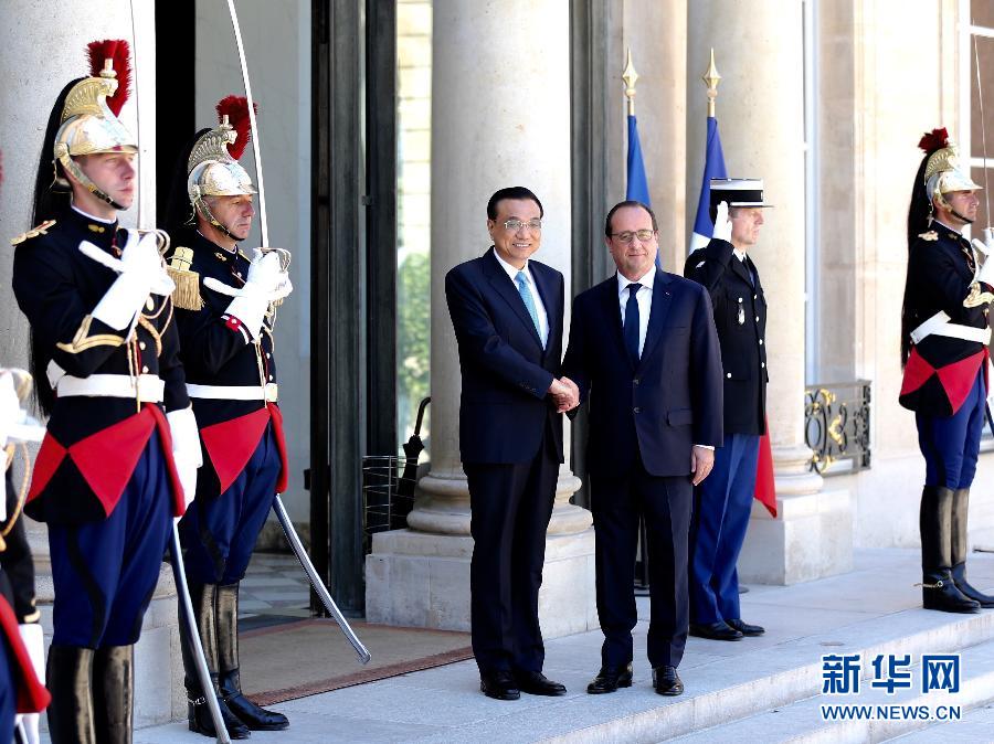 當地時間6月30日下午，中國國務院總理李克強在巴黎愛麗舍宮會見法國總統奧朗德。 新華社記者馬佔成攝 