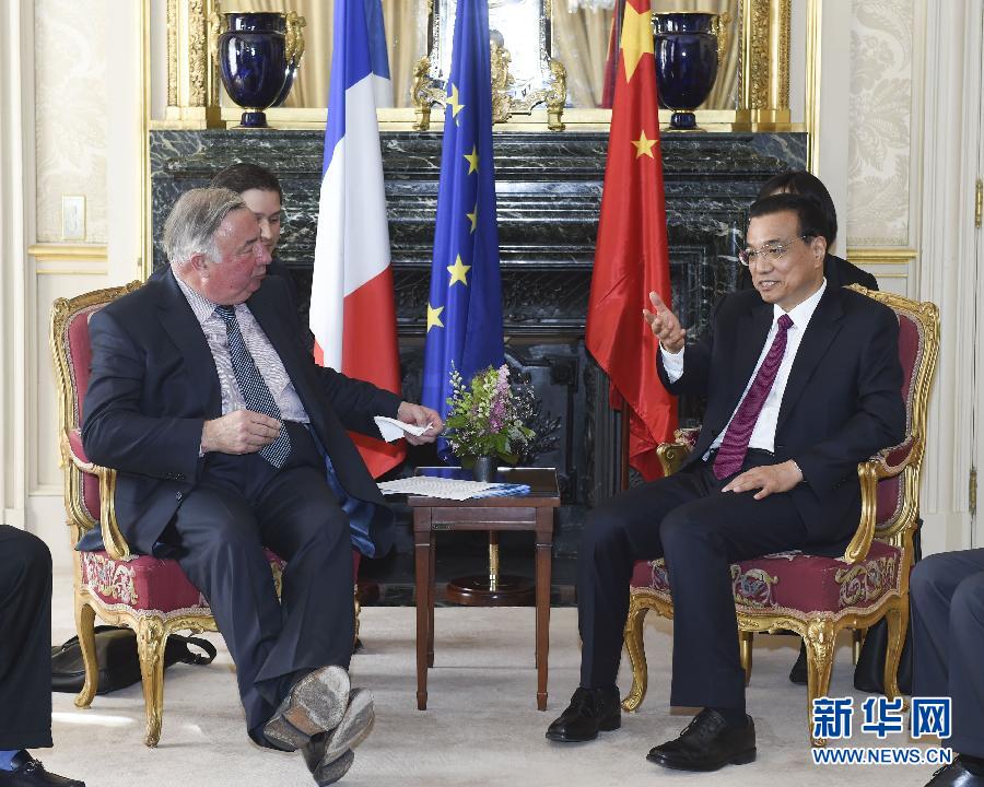 當地時間6月30日上午，中國國務院總理李克強在巴黎小盧森堡宮會見法國參議長拉爾謝。 新華社記者李學仁攝