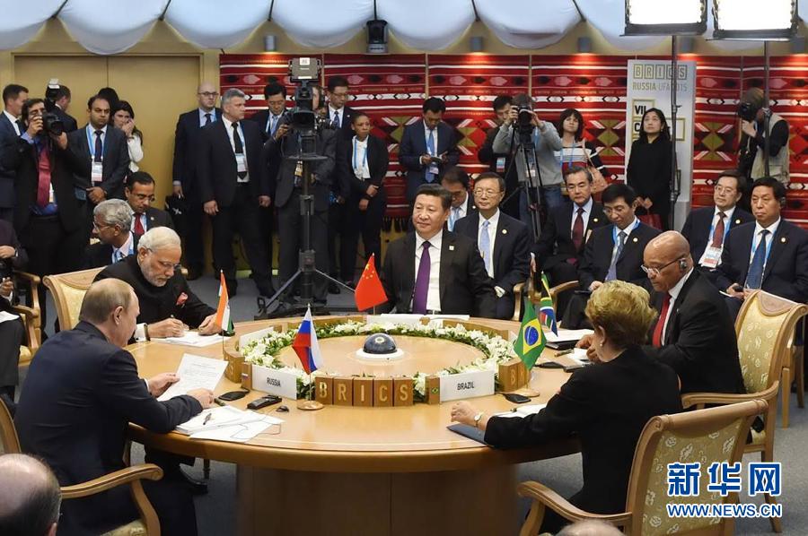 7月9日，金磚國家領導人第七次會晤在俄羅斯烏法舉行。中國國家主席習近平、俄羅斯總統普京、巴西總統羅塞夫、印度總理莫迪、南非總統祖馬出席會晤。這是習近平主席出席小范圍會議。新華社記者謝環馳攝