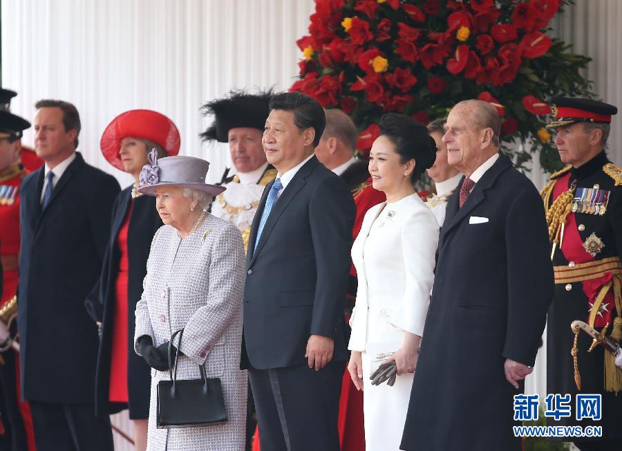 10月20日，對英國進行國事訪問的國家主席習近平出席英國女王伊麗莎白二世在倫敦騎兵檢閱場舉行的隆重歡迎儀式。 新華社記者 龐興雷 攝