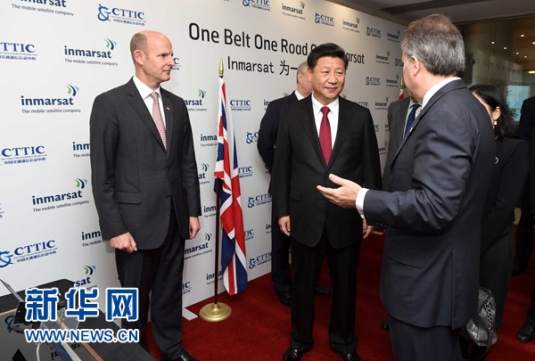 10月22日，國家主席習近平在倫敦參觀國際移動衛星公司。新華社記者 張鐸 攝 