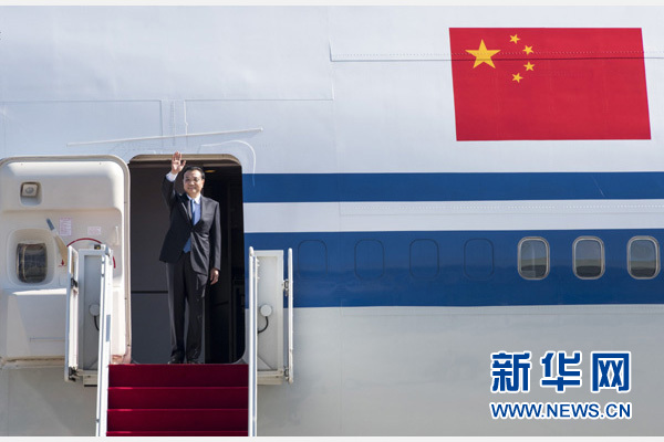 10月31日，應韓國總統樸槿惠邀請，中國國務院總理李克強乘專機抵達韓國首爾城南機場，開始對韓國進行正式訪問。 新華社記者 王曄 攝