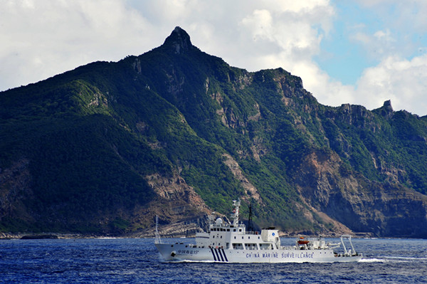  這是2012年9月14日，中國海監15船抵達釣魚島海域，對釣魚島及其附屬島嶼附近海域進行維權巡航執法。     新華社記者 張建松攝