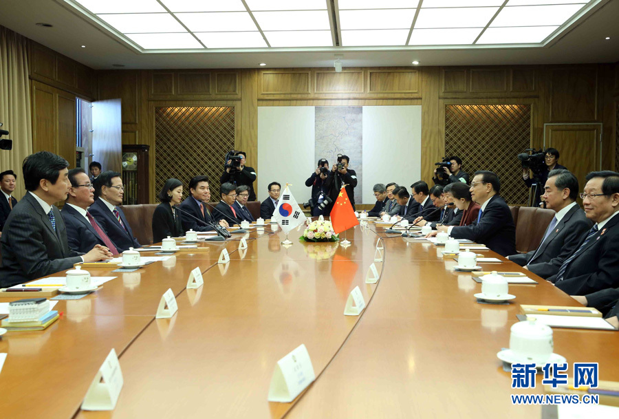 11月1日，國務院總理李克強在首爾國會議事堂會見韓國國會議長鄭義和。 新華社記者 劉衛兵 攝