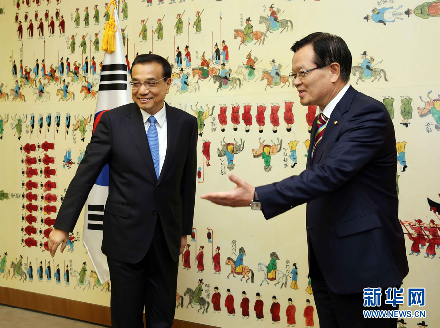 11月1日，國務院總理李克強在首爾國會議事堂會見韓國國會議長鄭義和。 新華社記者 劉衛兵 攝