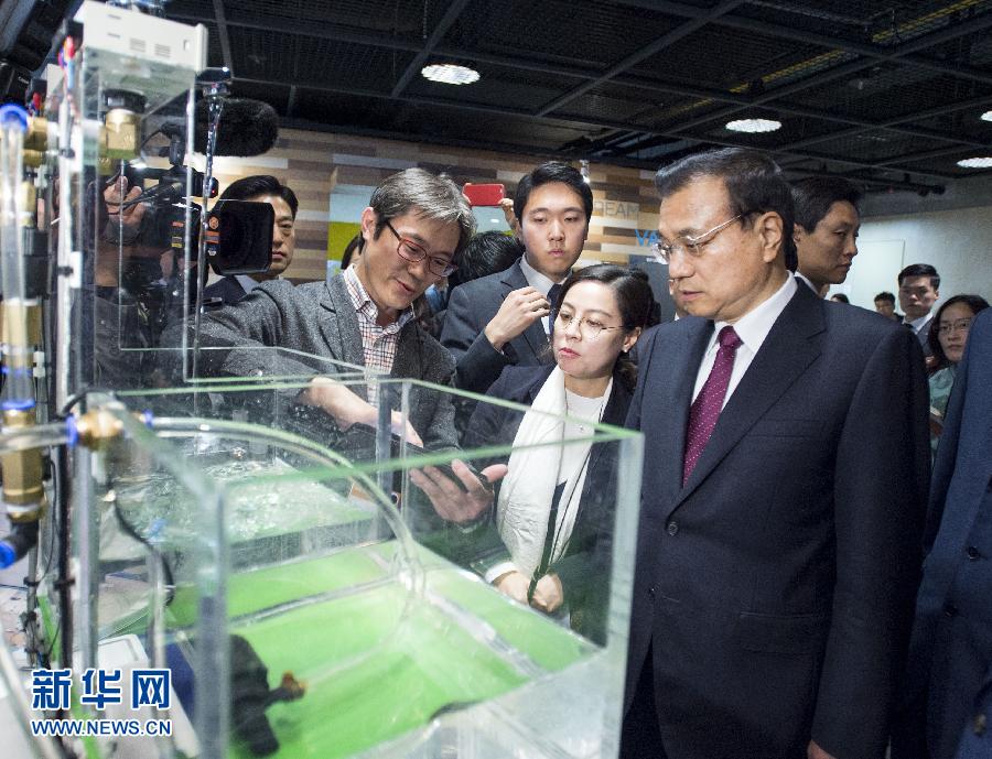 當地時間11月2日，正在韓國訪問的中國國務院總理李克強參觀京畿道創造經濟革新中心。 新華社記者王曄攝