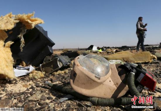 11月2日消息，由俄羅斯搜救人員、埃及軍方和埃及衛生醫療對組成的搜救隊伍正在客機失事現場展開搜救任務。一架從埃及沙姆沙伊赫飛往俄羅斯聖彼得堡的俄羅斯客機31日清晨起飛後不久墜毀于埃及西奈半島阿裏什地區南部的哈桑納地區，機上共217名乘客和7名機組人員，乘客多為俄羅斯遊客。俄羅斯駐埃及大使館發布消息確認，機上乘客和機組人員無一人生還。