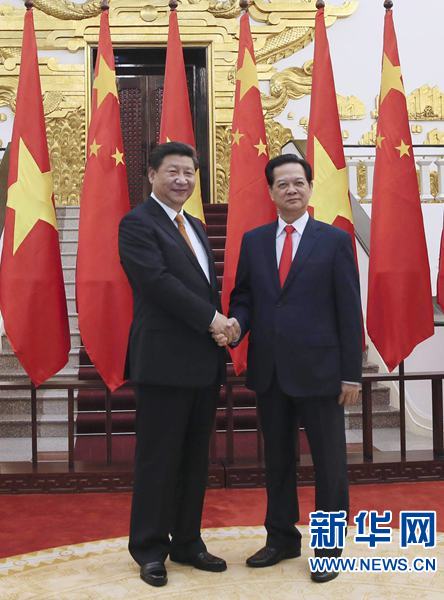 11月5日，中共中央總書記、國家主席習近平在河內會見越南總理阮晉勇。新華社記者 蘭紅光 攝 