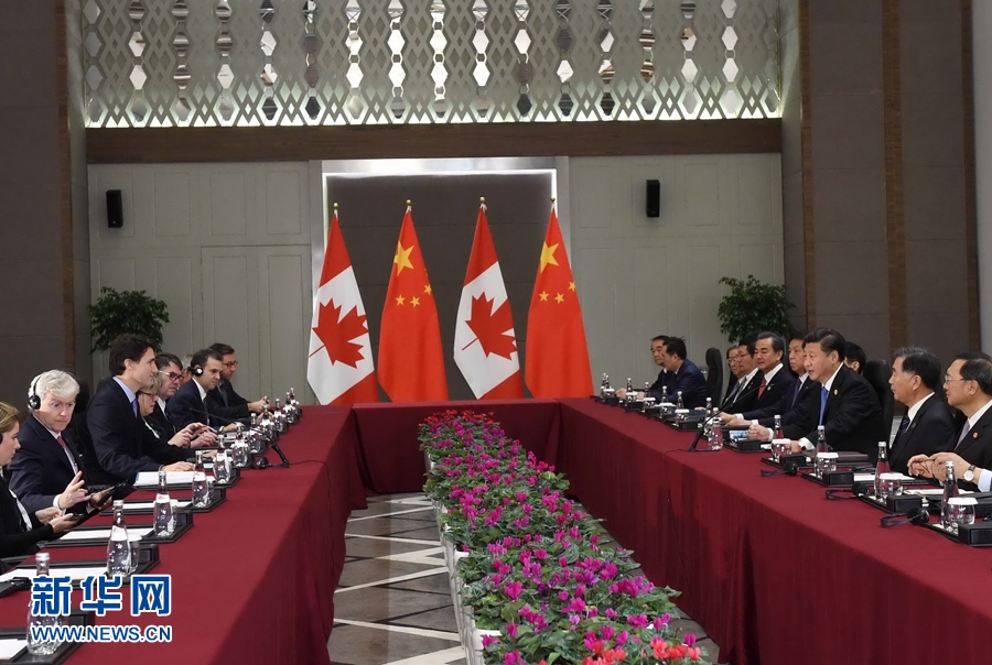 11月16日，國家主席習近平在土耳其安塔利亞會見加拿大總理特魯多。 新華社記者 饒愛民 攝