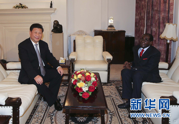12月1日，國家主席習近平在哈拉雷同津巴布韋總統穆加貝舉行會談。 新華社記者 蘭紅光 攝 