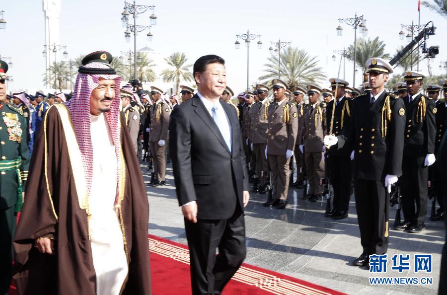 當地時間1月19日，國家主席習近平在利雅得同沙特阿拉伯國王薩勒曼舉行會談。會談前，習近平出席薩勒曼國王在王宮辦公廳廣場舉行的隆重歡迎儀式。新華社記者鞠鵬攝