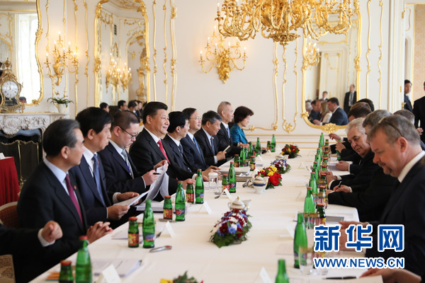 3月29日，國家主席習近平在布拉格同捷克總統澤曼舉行會談。新華社記者蘭紅光攝