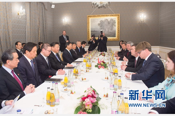 3月29日，國家主席習近平在布拉格會見捷克眾議院主席哈馬切克。 新華社記者王曄攝