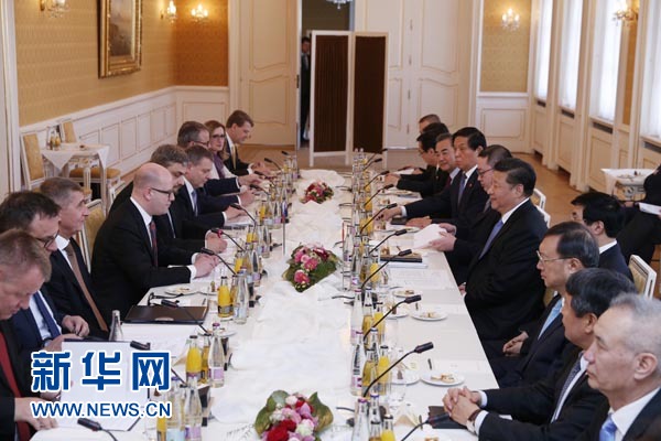 3月29日，國家主席習近平在布拉格會見捷克總理索博特卡。新華社記者鞠鵬攝