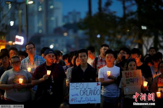 6月13日，韓國首爾，民眾燭光守夜，悼念美國奧蘭多槍擊案遇難者。