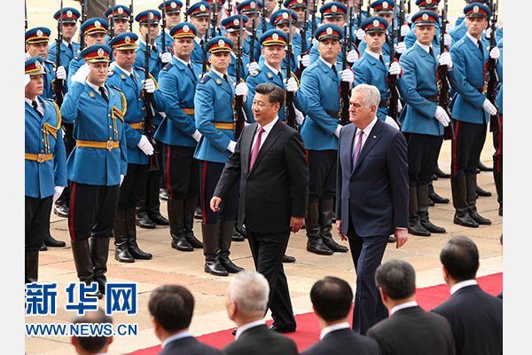 6月18日，國家主席習近平出席塞爾維亞總統尼科利奇在貝爾格萊德舉行的隆重歡迎儀式。 新華社記者蘭紅光攝
