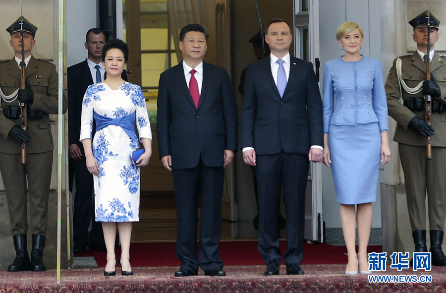 6月20日，國家主席習近平出席波蘭總統杜達在華沙總統府舉行的隆重歡迎儀式。 新華社記者 蘭紅光 攝