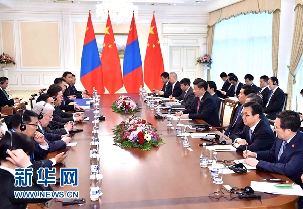 6月23日，國家主席習近平在塔什幹會見蒙古國總統額勒貝格道爾吉。 新華社記者李濤攝