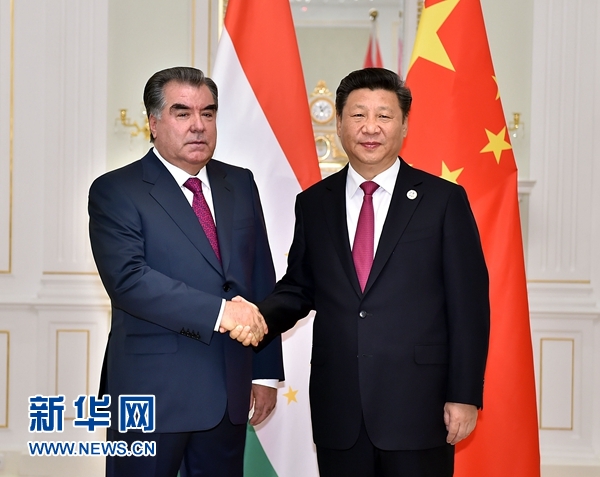 6月23日，國家主席習近平在塔什幹會見塔吉克總統拉赫蒙。新華社記者李濤攝