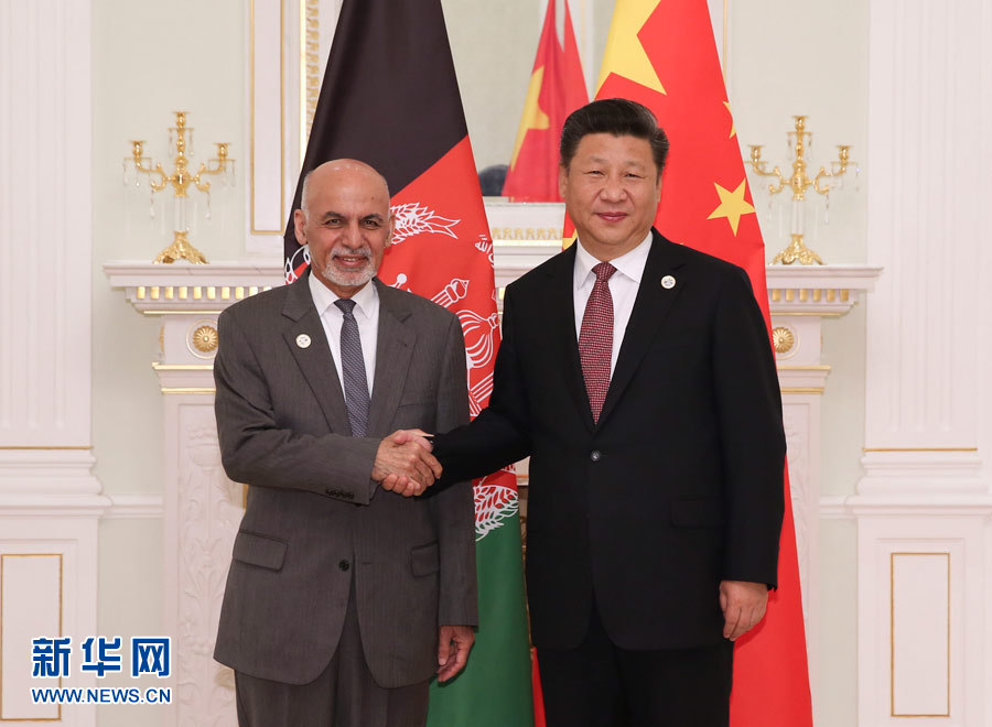 6月24日，國家主席習近平在塔什幹會見阿富汗總統加尼。 新華社記者蘭紅光 攝 