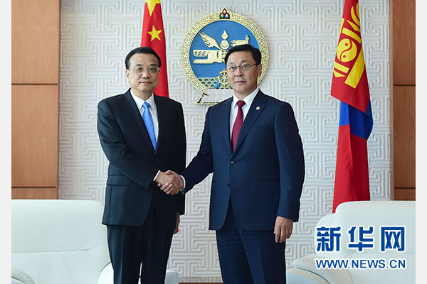 當地時間7月14日上午，國務院總理李克強在烏蘭巴托國家宮同蒙古國總理額爾登巴特舉行會談。 新華社記者 張鐸 攝