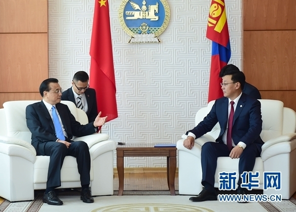 7月14日，國務院總理李克強在烏蘭巴托國家宮同蒙古國總理額爾登巴特舉行會談。 新華社記者 張鐸 攝 