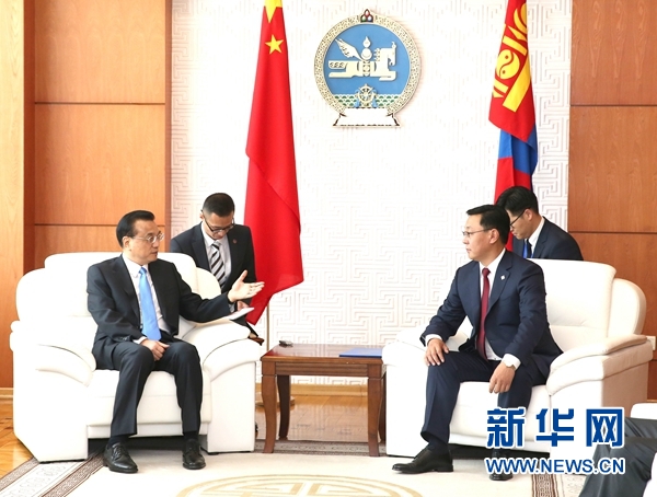 7月14日，國務院總理李克強在烏蘭巴托國家宮同蒙古國總理額爾登巴特舉行會談。 新華社記者馬佔成攝 