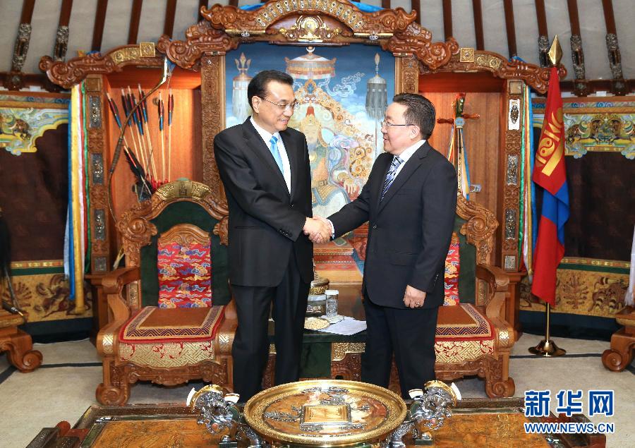 當地時間7月14日上午，國務院總理李克強在烏蘭巴托國家宮會見蒙古國總統額勒貝格道爾吉。 新華社記者馬佔成攝 